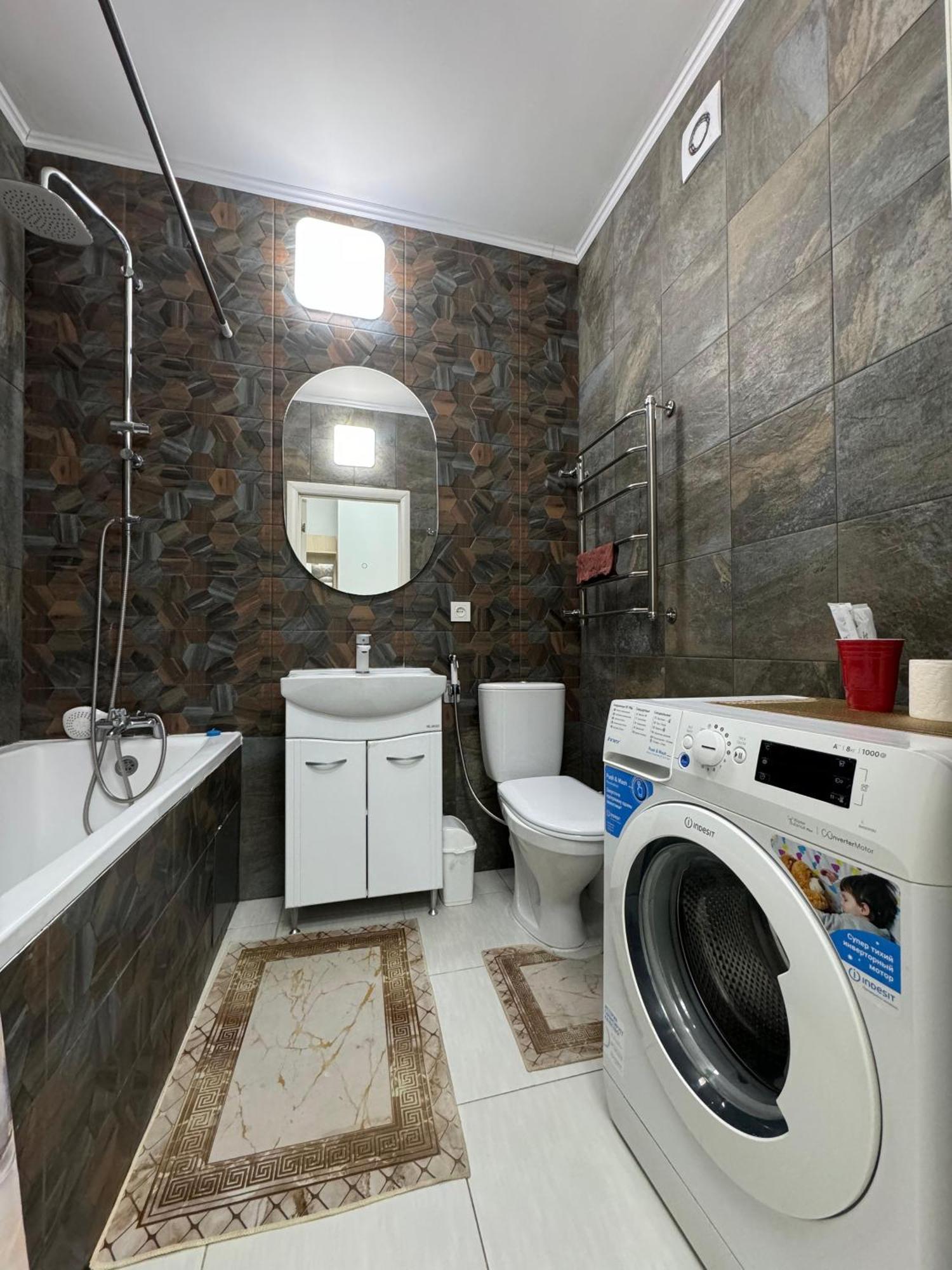 Двухкомнатная Квартира В Жк Арбат Almatý Exterior foto